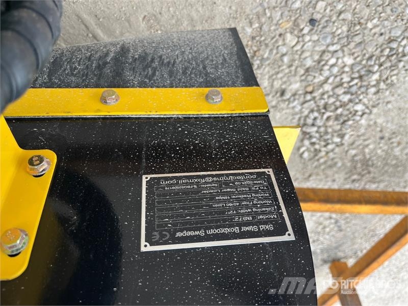  GIYI GY-BS72 72 in Skid Steer Sweeper (Unused) فرش