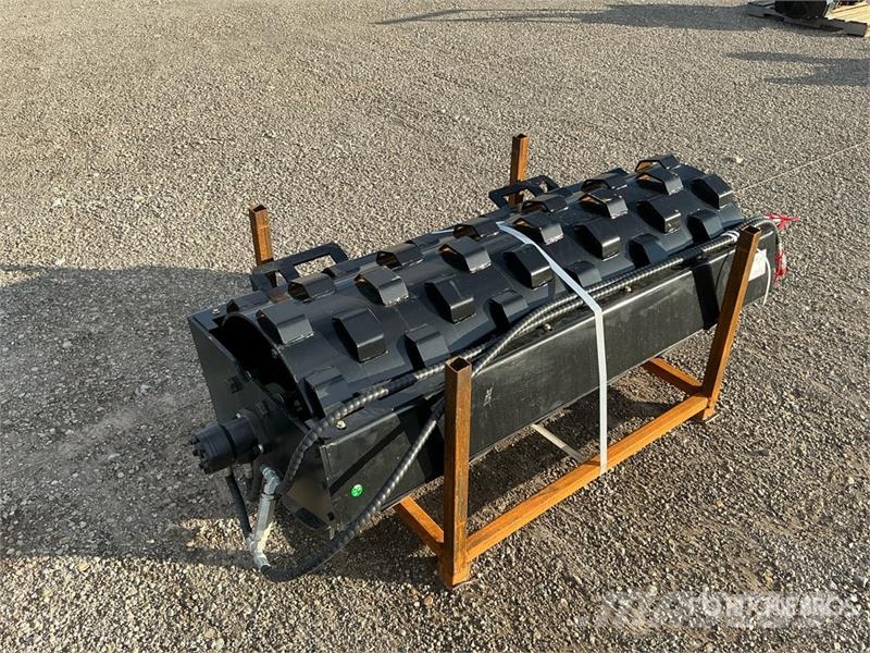  GIYI GY-CW70 59 in Padfoot Skid Steer Vibratory Ro Rodillos