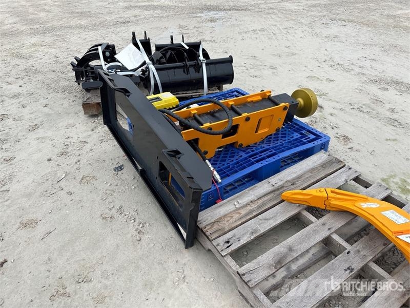 GIYI GY-D680 45 in Skid Steer Post Driver (Unused) Fencing equipment