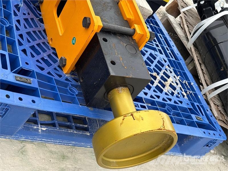 GIYI GY-D680 45 in Skid Steer Post Driver (Unused) Fencing equipment