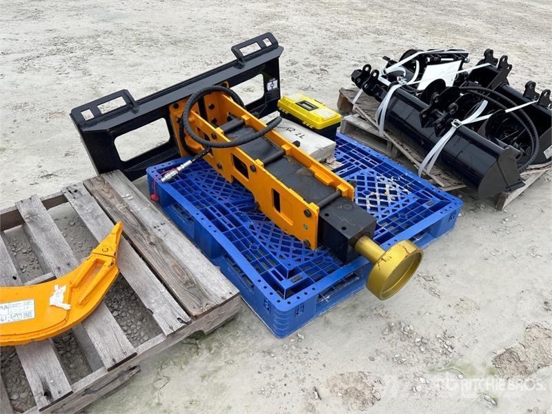 GIYI GY-D680 45 in Skid Steer Post Driver (Unused) Fencing equipment