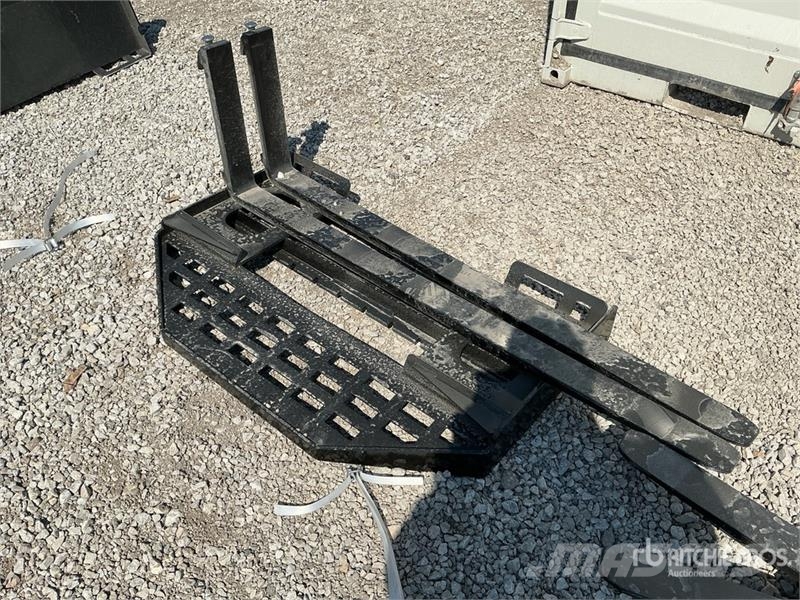  GIYI GY-DHC 59 in Skid Steer Forks (Unused) Вили