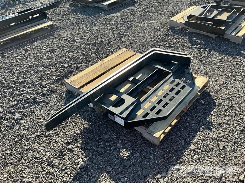 GIYI GY-DHC 59 in Skid Steer Forks (Unused) フォーク