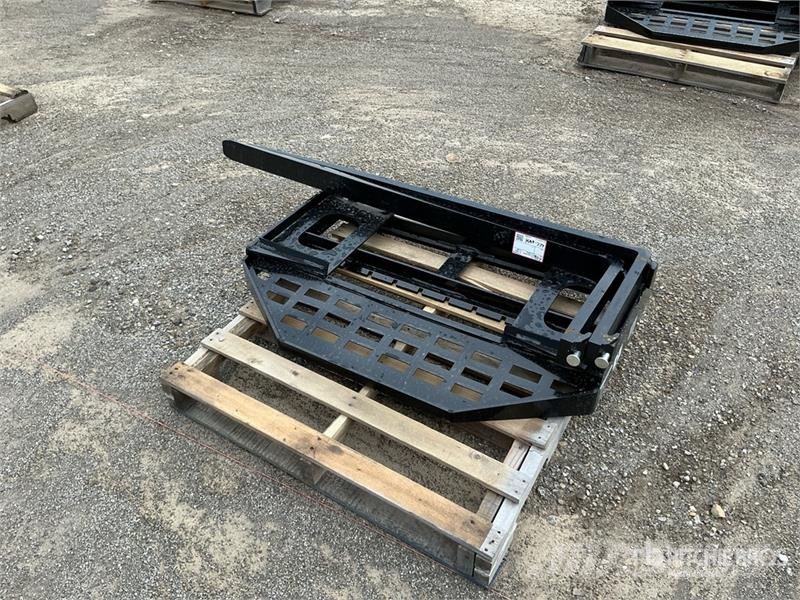 GIYI GY-DHC 59 in Skid Steer Forks (Unused) Garfos