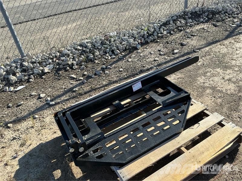 GIYI GY-DHC 59 in Skid Steer Forks (Unused) Vidlica