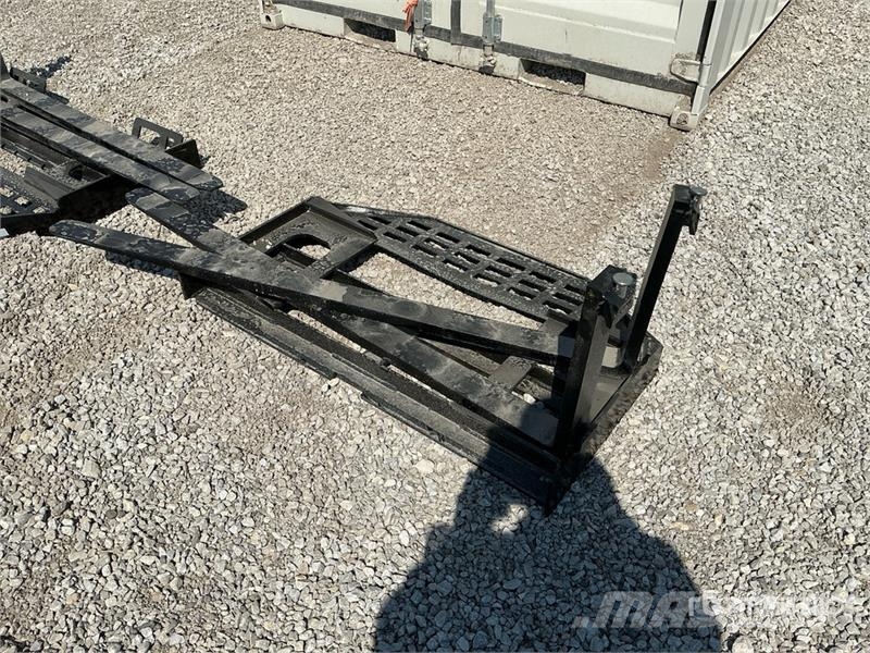 GIYI GY-DHC 59 in Skid Steer Forks (Unused) Вили