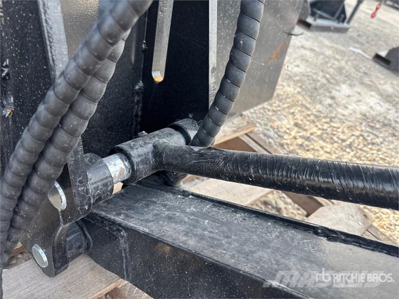 GIYI GY-ECA74 54 in Articulating Skid Steer Brush Priključne i vučne kosilice