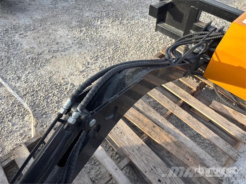 GIYI GY-ECA74 54 in Articulating Skid Steer Brush Priključne i vučne kosilice