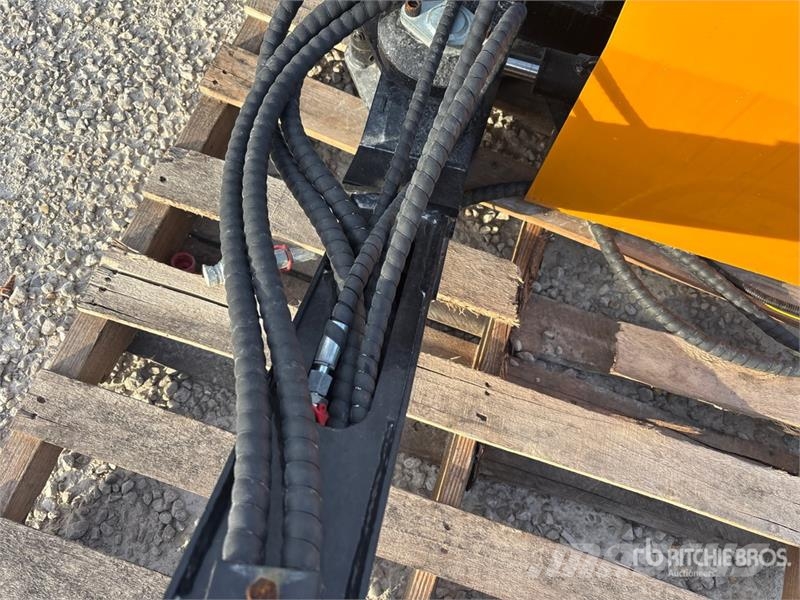 GIYI GY-ECA74 54 in Articulating Skid Steer Brush Priključne i vučne kosilice