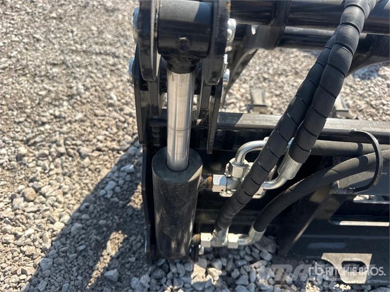 GIYI GY-MCLG60 42 in Mini Skid Steer Grapple (Unus Grapples