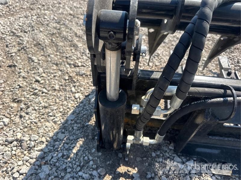 GIYI GY-MCLG60 42 in Mini Skid Steer Grapple (Unus Grapples