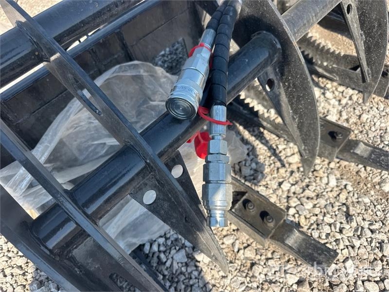 GIYI GY-MCLG60 42 in Mini Skid Steer Grapple (Unus Grapples