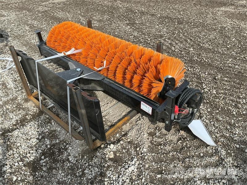 GIYI GY-SE61 61 in Skid Steer Broom (Unused) Børster