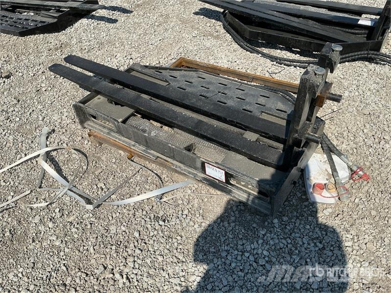 GIYI GY-SF60 60 in Skid Steer Forks (Unused) Вили