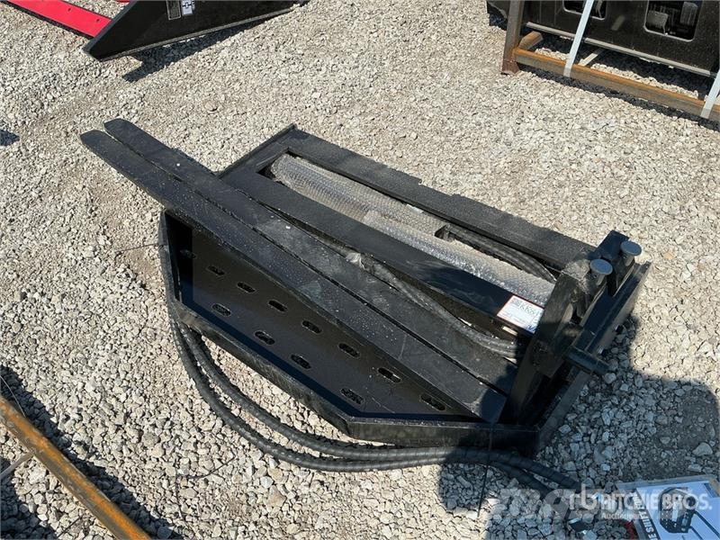 GIYI GY-SF60 60 in Skid Steer Forks (Unused) Вили