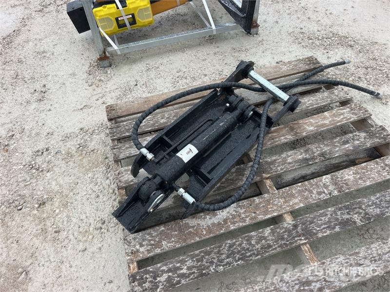 GIYI GY-XJ3T 11 in Hydraulic Excavator Thumb - Fit Žlice