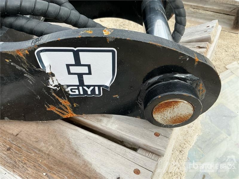 GIYI GY-XJ3T 11 in Hydraulic Excavator Thumb (Unus Skuffer