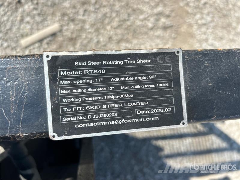 GIYI RTS48 17 in Rotating Skid Steer Tree Shear Vágószerkezetek