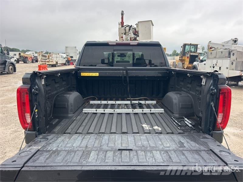 GMC 1500 SLT 4x4 Crew Cab Pickup Citi