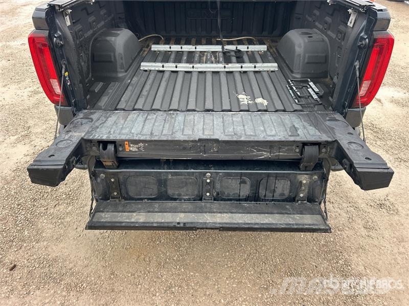 GMC 1500 SLT 4x4 Crew Cab Pickup Citi