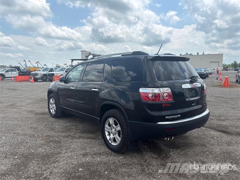 GMC Acadia 2WD SUV PKWs