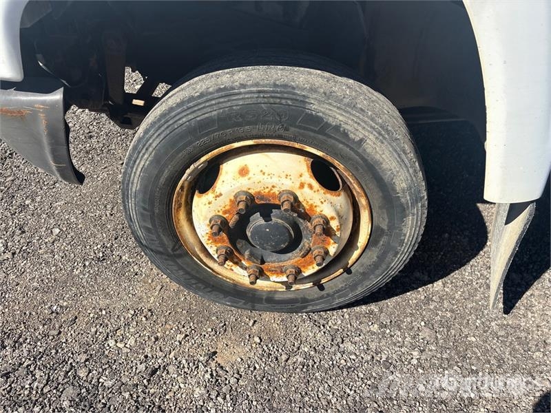 GMC C4500 Tovornjaki s kesonom/platojem