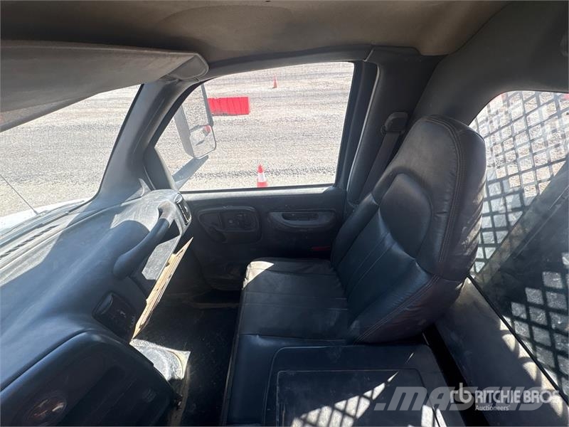 GMC C4500 Tovornjaki s kesonom/platojem