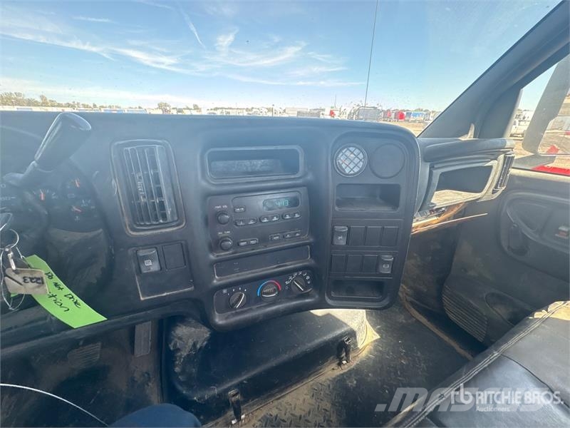 GMC C4500 Tovornjaki s kesonom/platojem