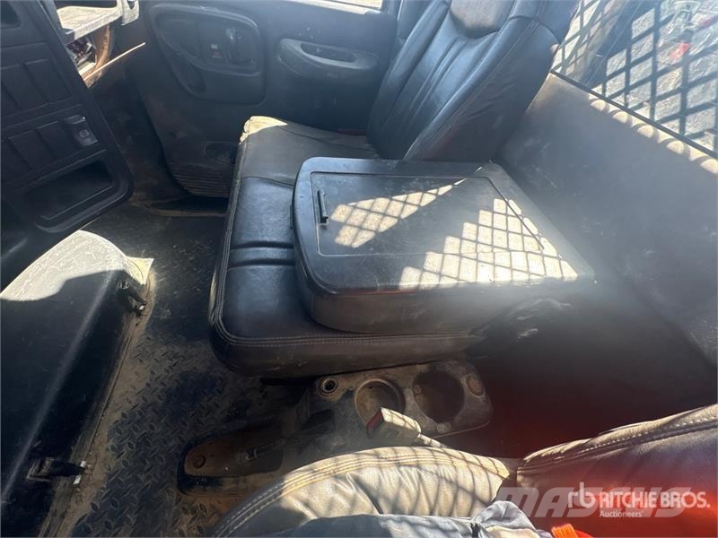 GMC C4500 Tovornjaki s kesonom/platojem