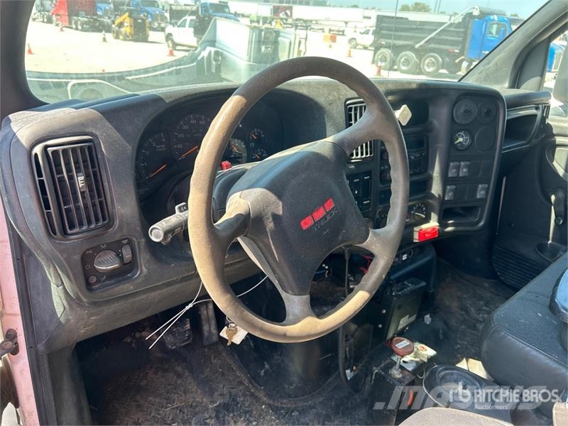 GMC C8500 Pašizgāzējs