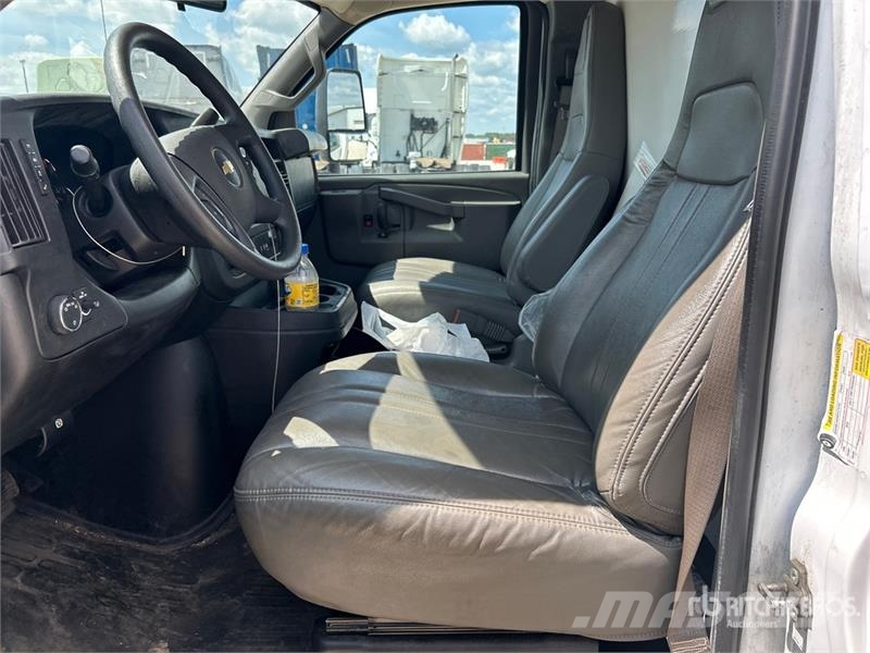 GMC Express G3500 4x2 Refrigerated Truck Isotermos y frigoríficos