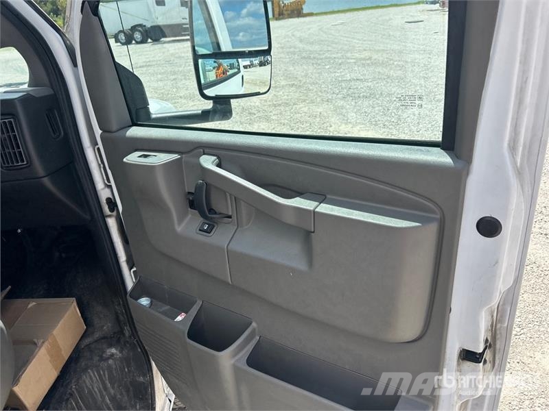 GMC Express G3500 4x2 Refrigerated Truck Isotermos y frigoríficos