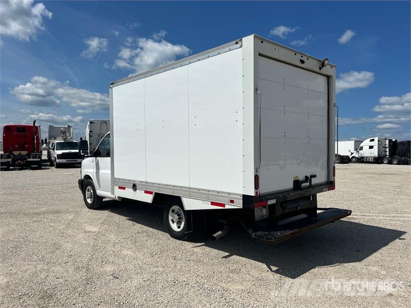 GMC Express G3500 4x2 Refrigerated Truck Isotermos y frigoríficos