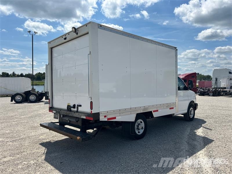 GMC Express G3500 4x2 Refrigerated Truck Isotermos y frigoríficos