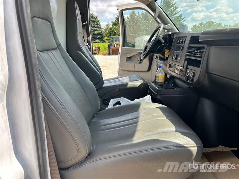 GMC Express G3500 4x2 Refrigerated Truck Isotermos y frigoríficos