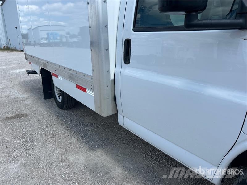 GMC Express G3500 4x2 Refrigerated Truck Isotermos y frigoríficos