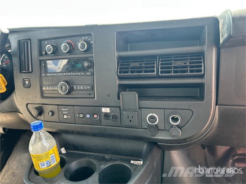 GMC Express G3500 4x2 Refrigerated Truck Isotermos y frigoríficos
