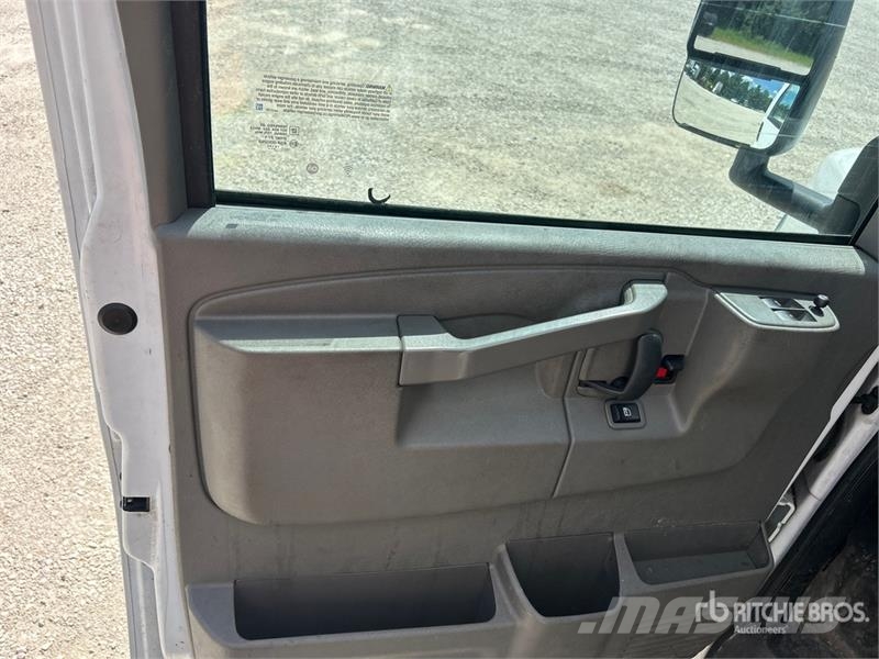 GMC Express G3500 4x2 Refrigerated Truck Isotermos y frigoríficos