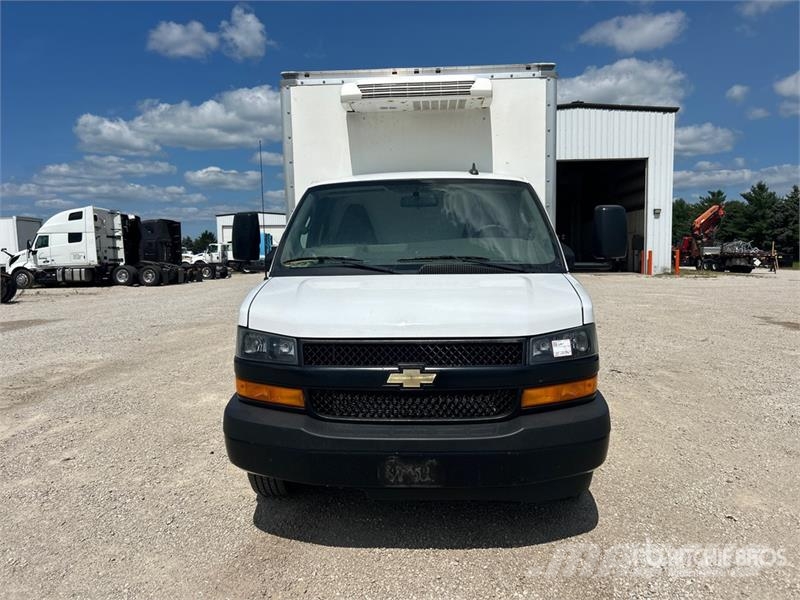 GMC Express G3500 4x2 Refrigerated Truck Isotermos y frigoríficos