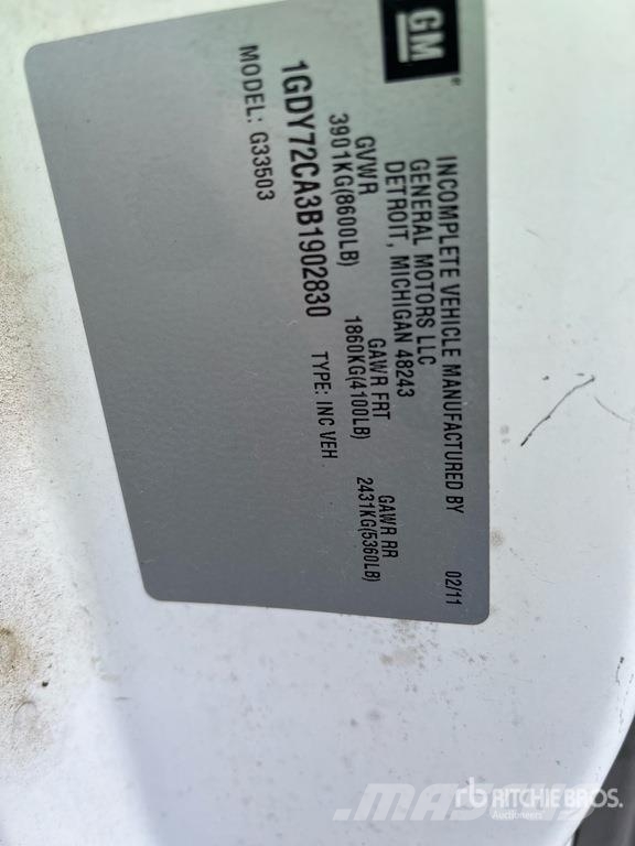 GMC G3503 4x2 Van Truck Box trucks