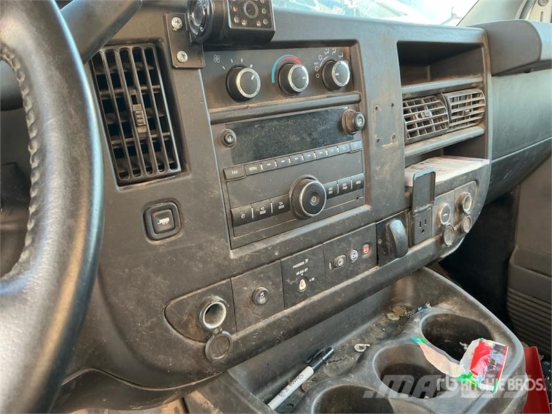 GMC Savana 3500 4x2 Van Truck (Inoperable) Sanduk kamioni