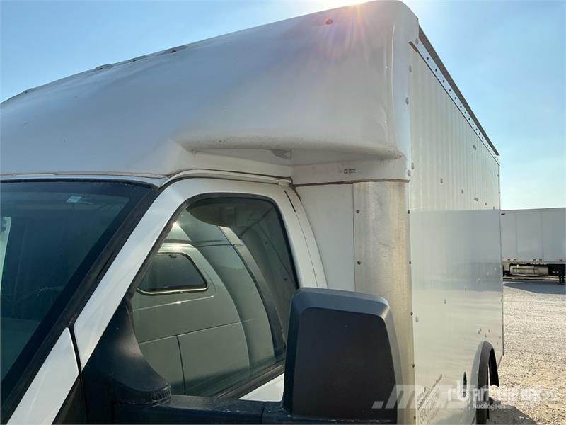GMC Savana 3500 4x2 Van Truck (Inoperable) Camiones caja cerrada