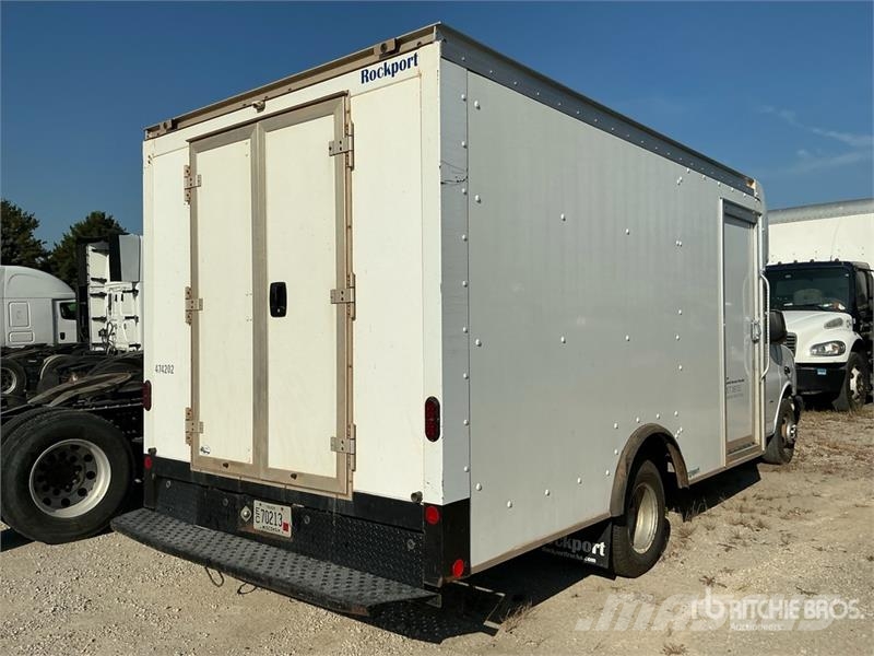 GMC Savana 3500 4x2 Van Truck (Inoperable) Camiones caja cerrada
