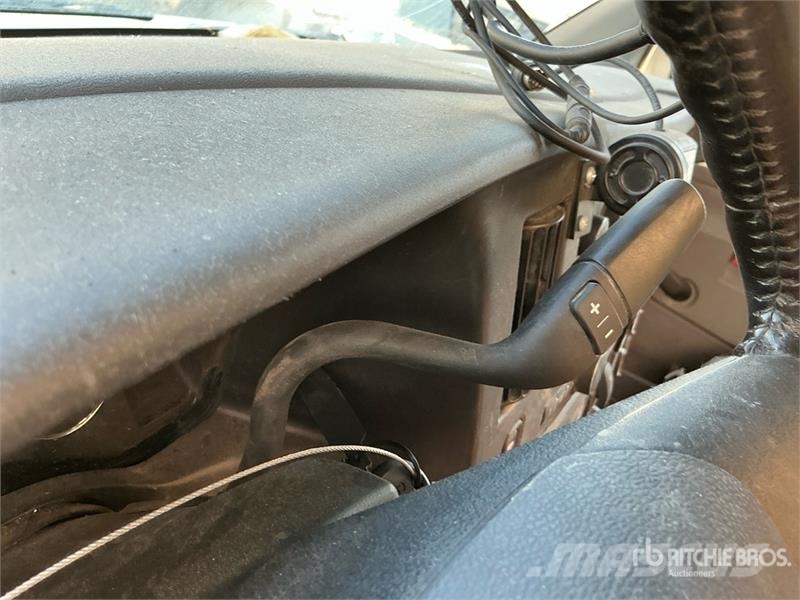GMC Savana 3500 4x2 Van Truck (Inoperable) Camiones caja cerrada