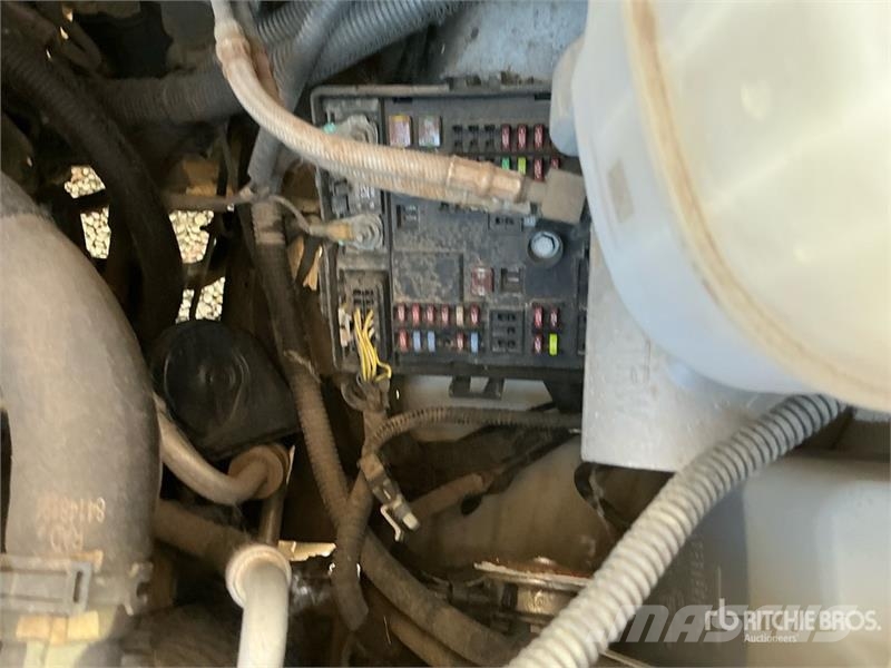 GMC Savana 3500 4x2 Van Truck (Inoperable) Sanduk kamioni