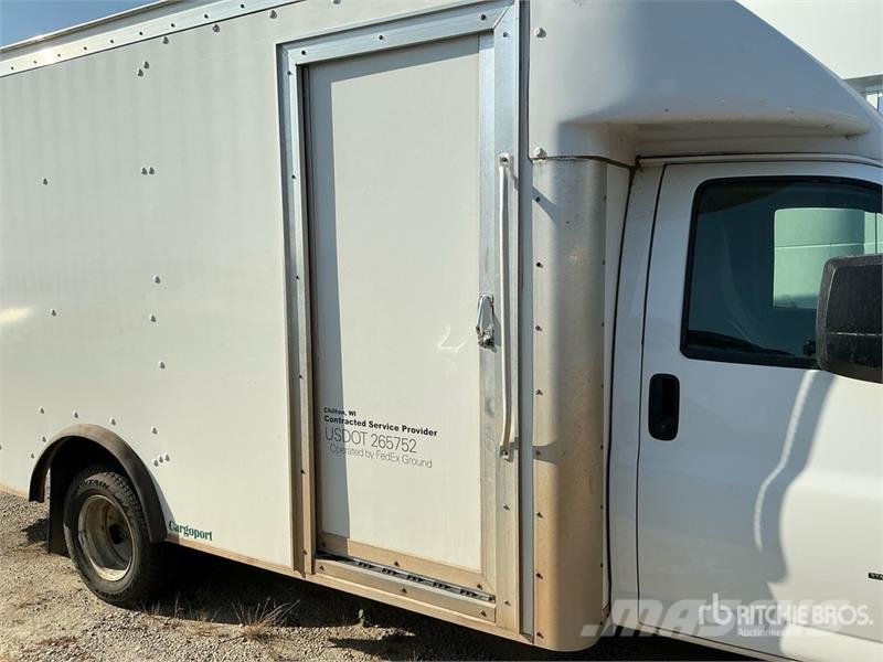 GMC Savana 3500 4x2 Van Truck (Inoperable) Sanduk kamioni