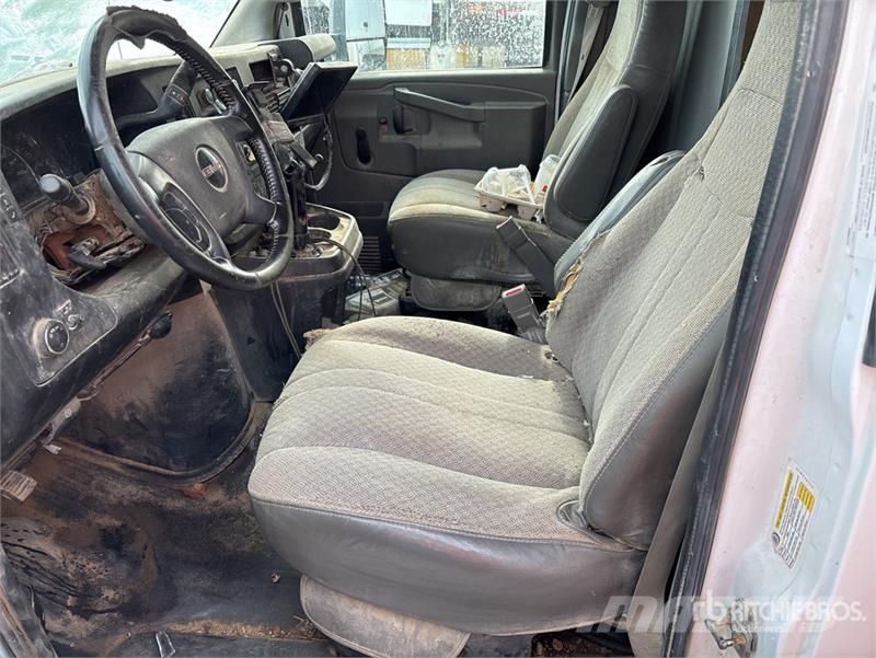 GMC Savana 4500 4x2 Van Truck (Inoperable) Sanduk kamioni