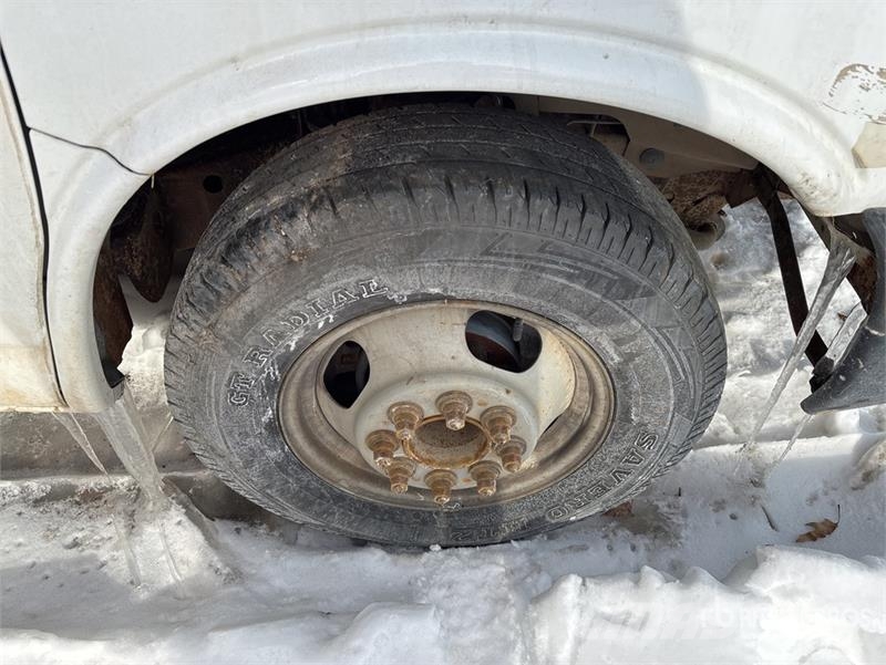 GMC Savana 4500 4x2 Van Truck (Inoperable) Sanduk kamioni