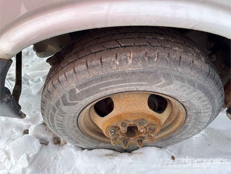 GMC Savana 4500 4x2 Van Truck (Inoperable) Sanduk kamioni