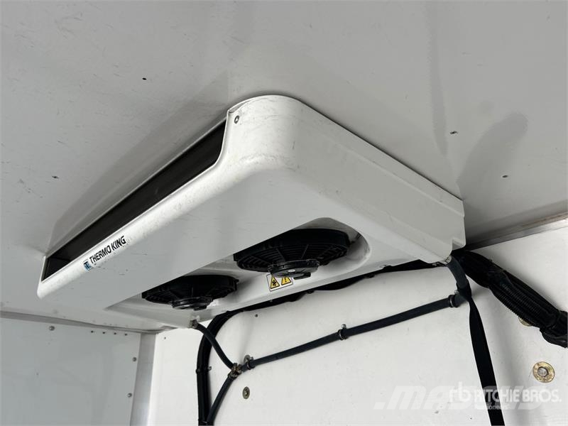 GMC Savana G3500 4x2 Refrigerated Truck Camion a temperatura controllata